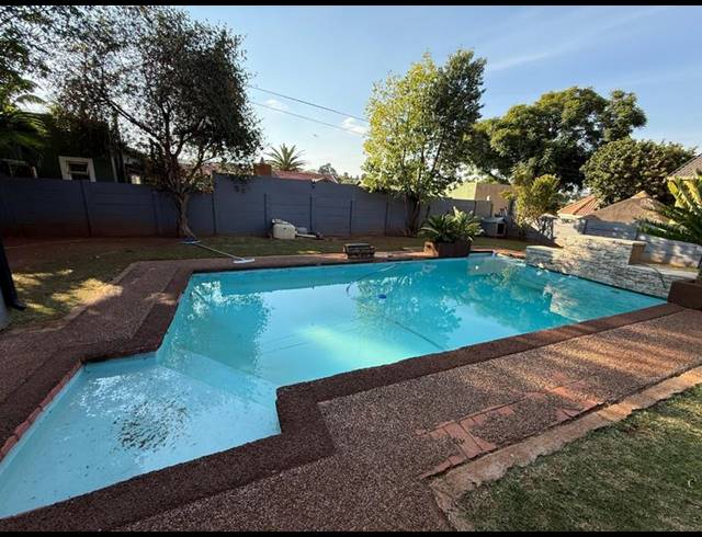 4 BEDROOM HOUSE FOR SALE IN LINDHAVEN